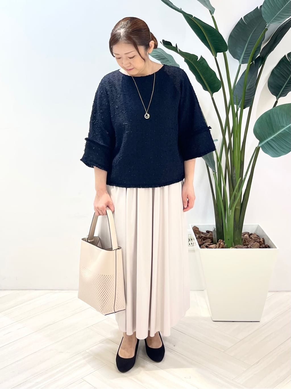 Tomoさんの「UNTITLED｜【きれいめ／体型カバー】ツイードドルマントップス」を使ったコーディネート