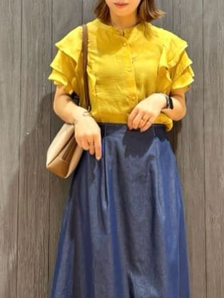 meiさんの「SHOO･LA･RUE｜【無地/ドット柄】お袖フリルが華やぐ きれいめブラウス」を使ったコーディネート