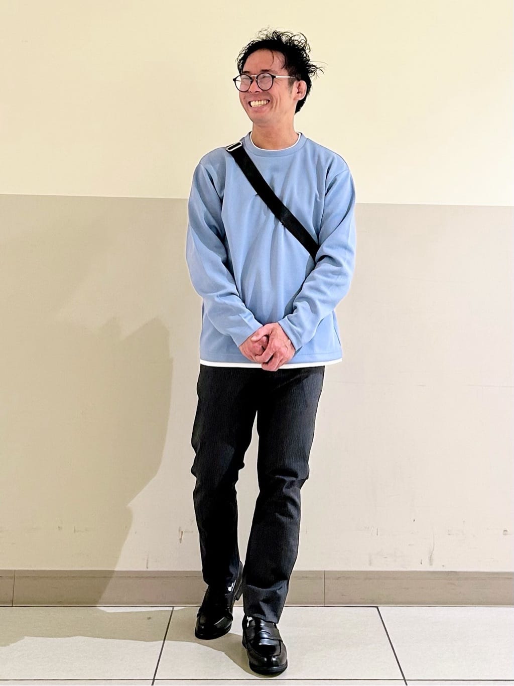 KENJI Iさんの「THE SHOP TK｜切替ボディバッグ」を使ったコーディネート