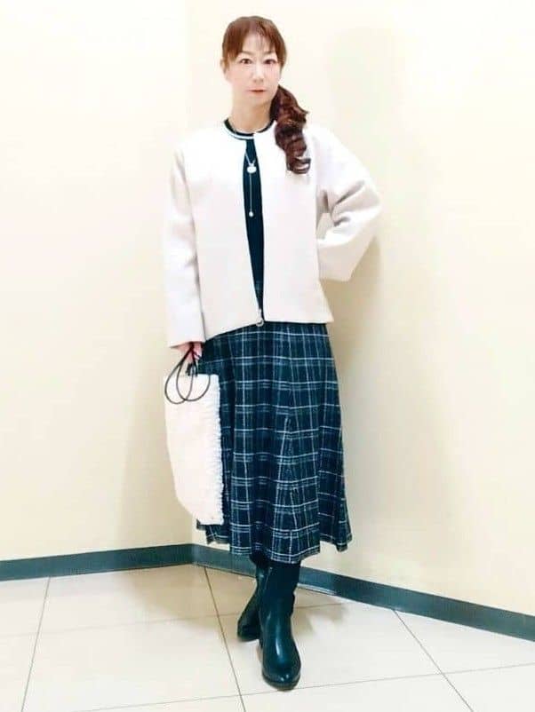 花さんの「Reflect｜【コートインでもすっきり◎】チェック柄ニットドッキングワンピース」を使ったコーディネート