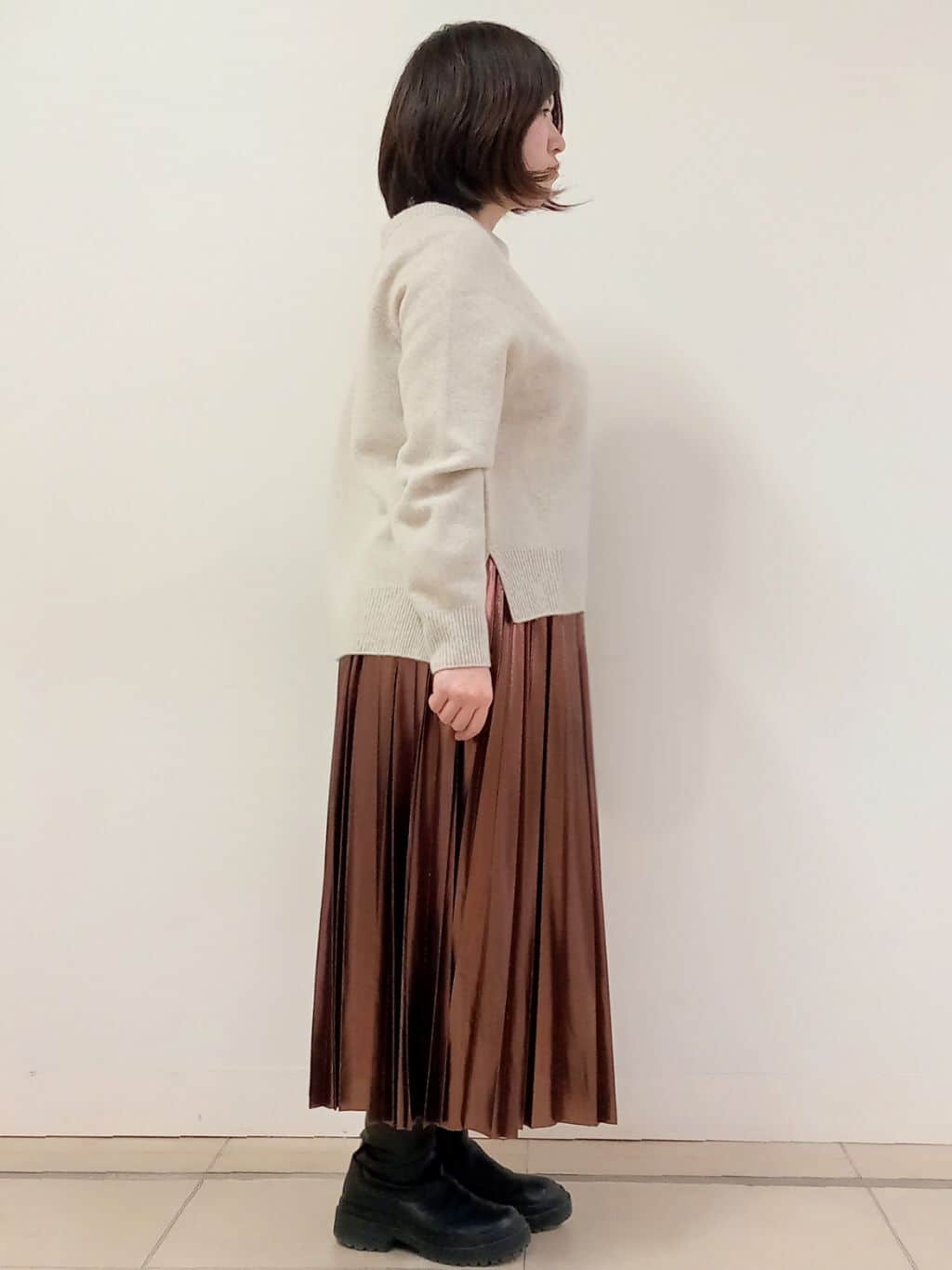 emiさんの「DRESSTERIOR｜◆【洗える/ストレッチ性/オンオフ】箔プリントプリーツスカート」を使ったコーディネート