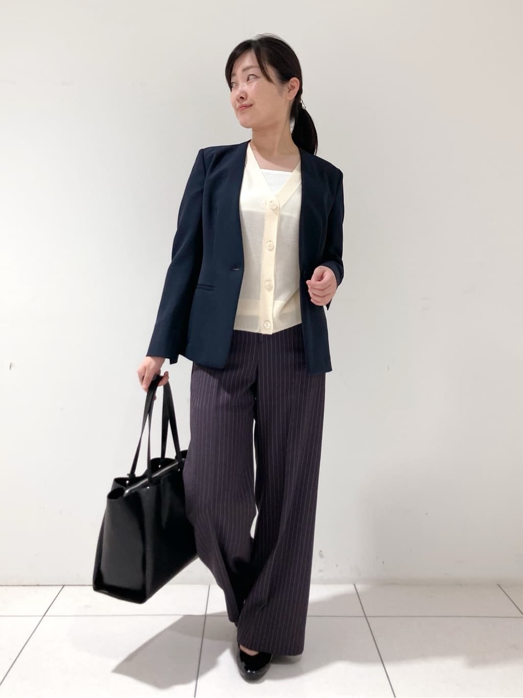 momokoさんの「INDIVI｜【定番スーツ／UVケア／洗える】ウール調ノーカラージャケット」を使ったコーディネート