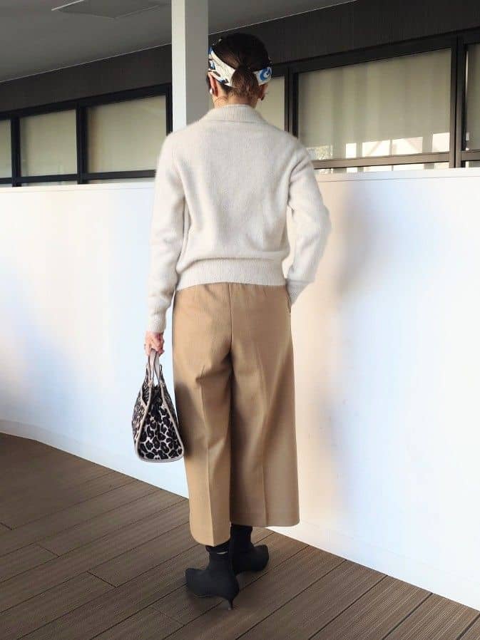 MUTSUKOさんの「UNTITLED｜【ふわふわニット/オンオフ使える】フォックスカシミヤ衿付きカーディガン」を使ったコーディネート