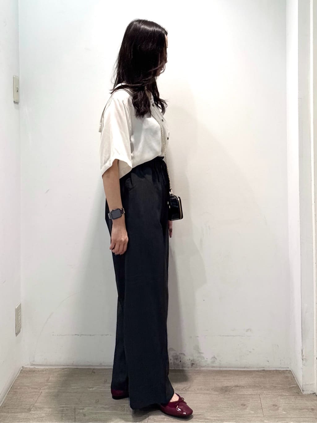 yuicciさんの「OPAQUE.CLIP｜ヴィンテージサテンセーラーカラーブラウス【洗濯機洗い可】」を使ったコーディネート
