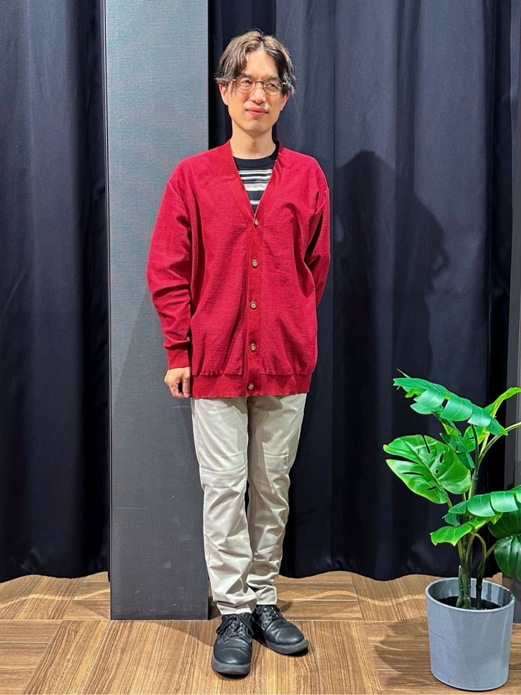 tomoyaさんの「THE SHOP TK｜【季節の変わり目に活躍】ニットカーディガン 選べる2デザイン(柄&無地)/洗濯機OK」を使ったコーディネート