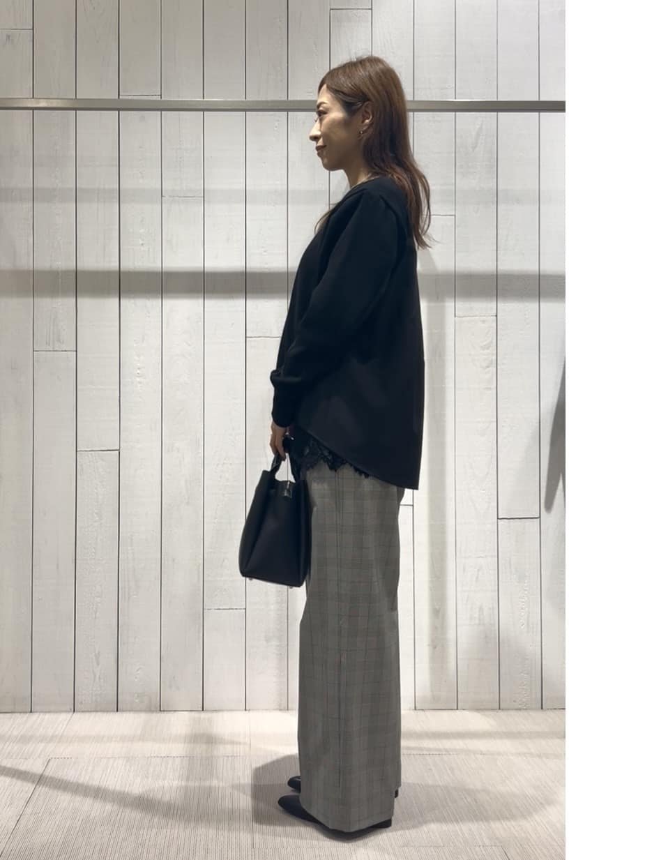 𝑹𝑶𝑴𝑰さんの「INDIVI｜【洗える／選べる8色】トーンアップニット」を使ったコーディネート