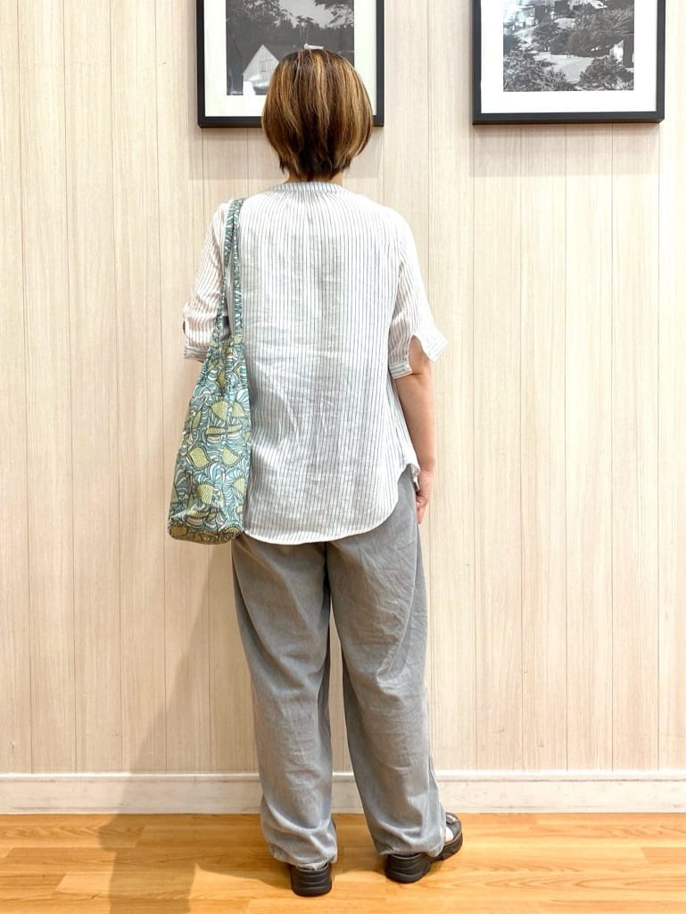 ユ（yu）さんの「SHOO･LA･RUE｜◆【S-LL/2点セット】着るだけでコーデが決まる 麻調5分袖ブラウス＋タンクトップ」を使ったコーディネート