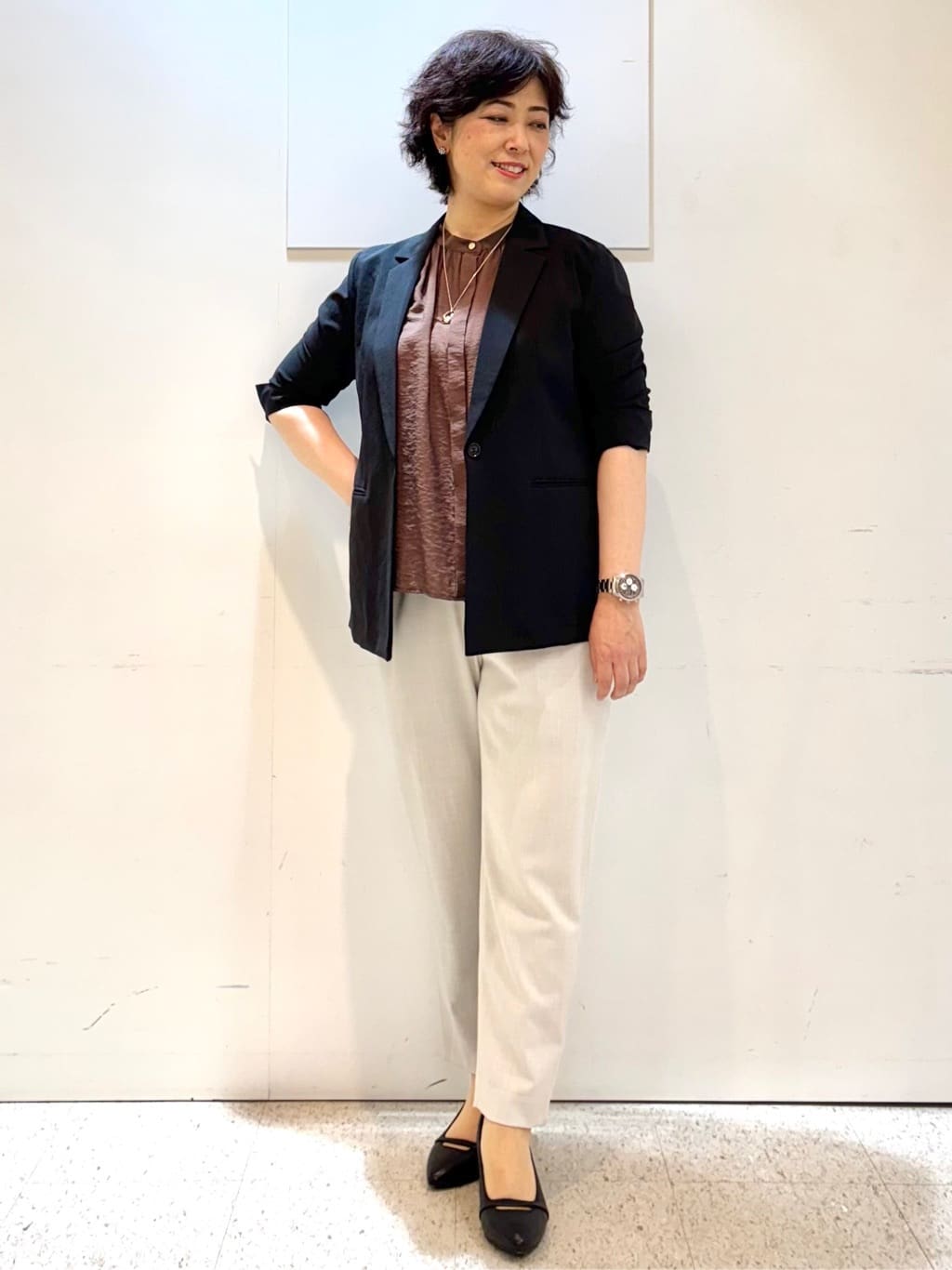 ヤスコさんの「Reflect｜【二の腕さりげなくカバー】バンドカラーブラウス」を使ったコーディネート