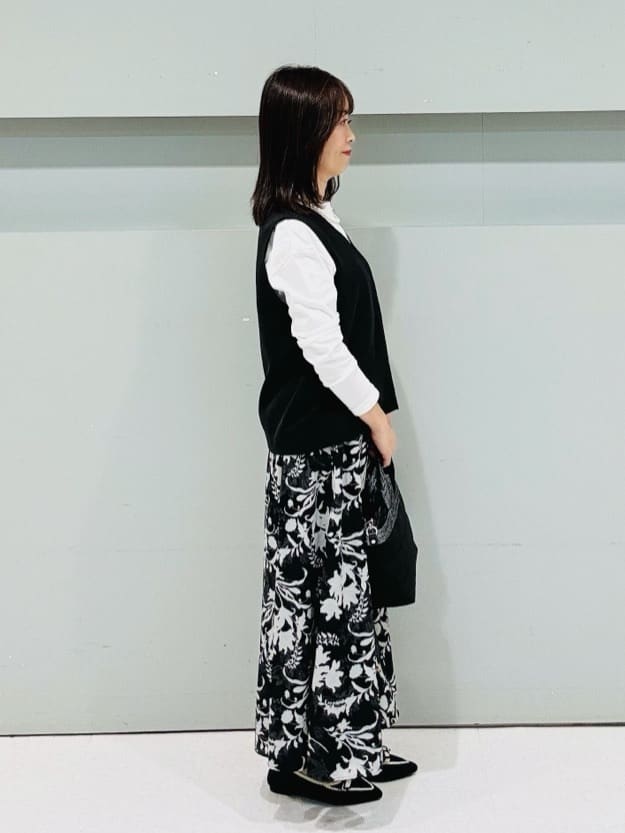 makiさんの「UNTITLED｜【洗える/コットン100%】グラフィックロンT」を使ったコーディネート