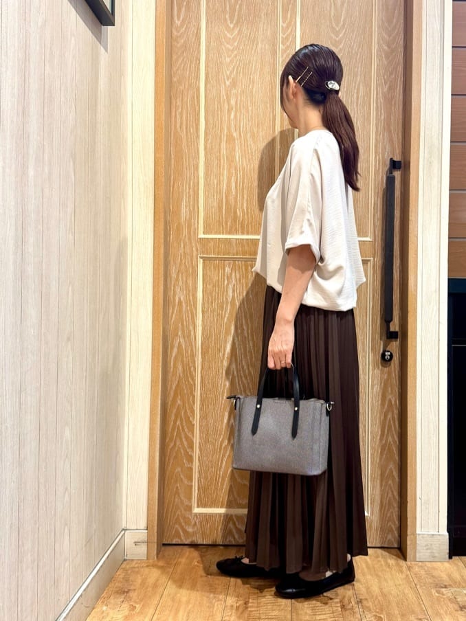 KAORIさんの「SHOO･LA･RUE｜【洗濯後しわになりにくい】さらっとタッチの 5分袖ドルマンブラウス」を使ったコーディネート