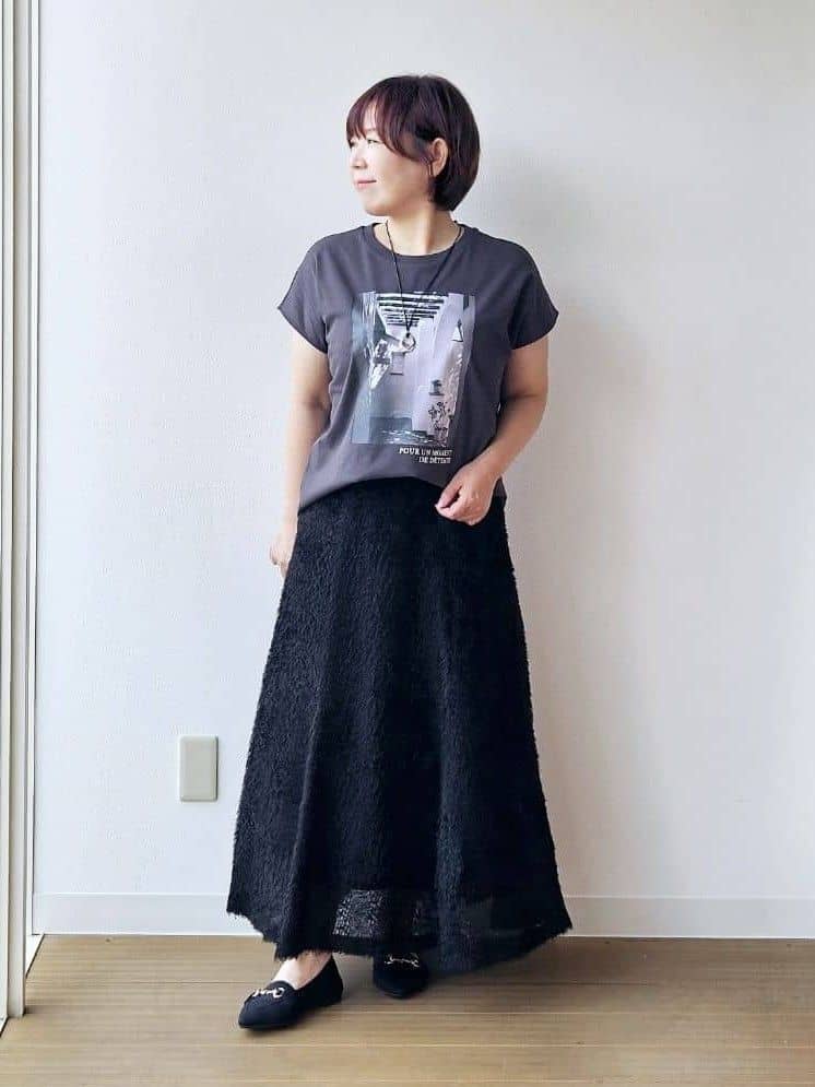 やじまさんの「UNTITLED｜【セットアップ可/後ろウエストゴム】フェザーマーメイドスカート」を使ったコーディネート