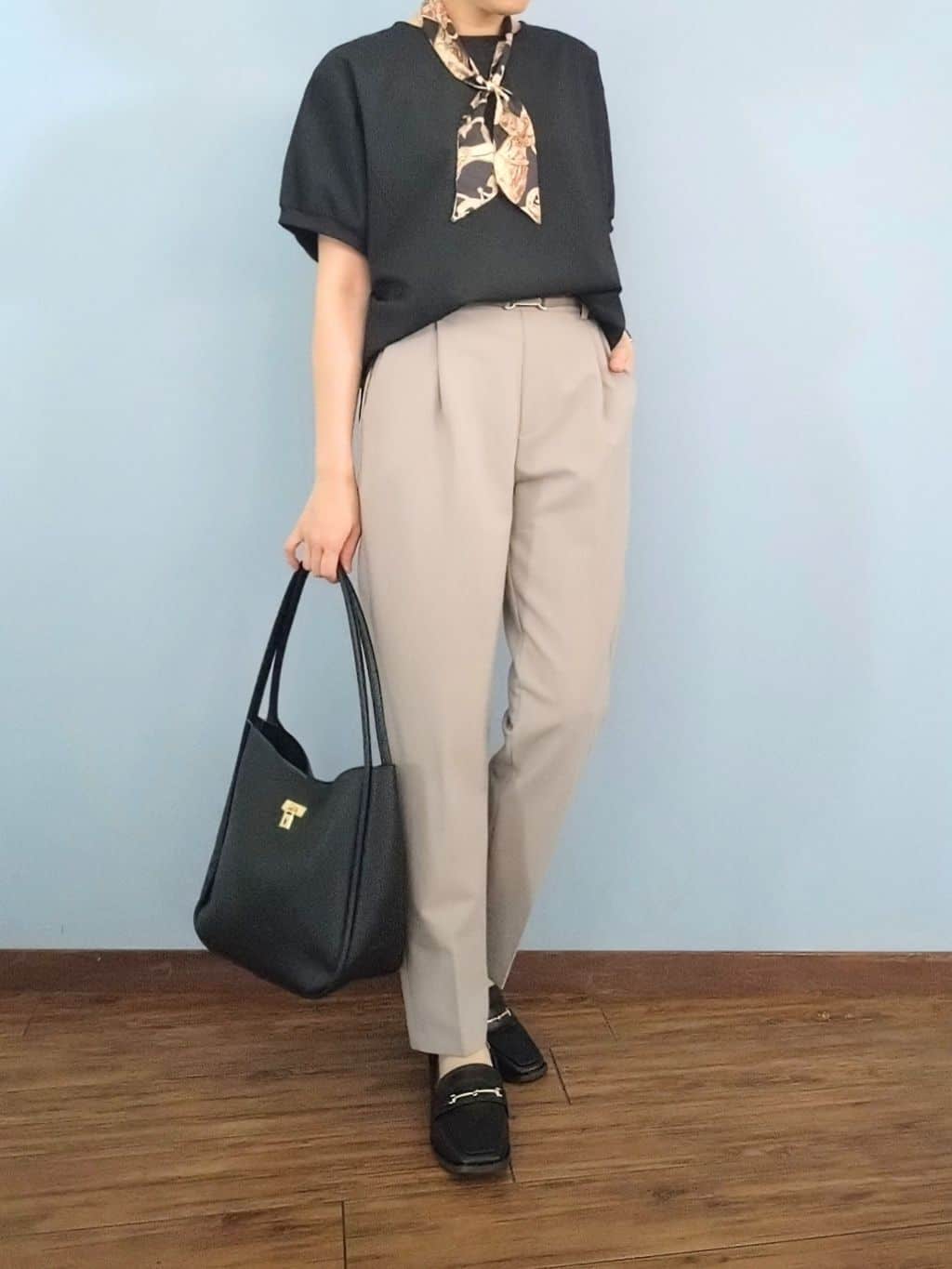 miomioさんの「SHOO･LA･RUE｜【ひんやり/洗濯後しわになりにくい】リブ切り替えドルマンブラウス」を使ったコーディネート
