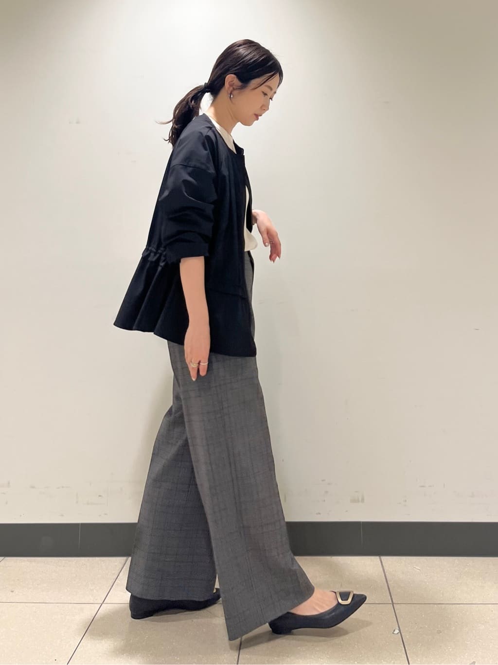 shokoさんの「INDIVI｜【セットアップ可能】スエード調サテンブラウス」を使ったコーディネート