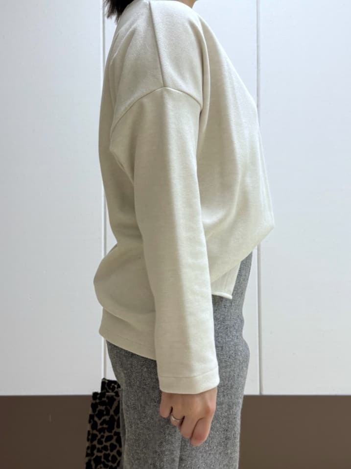 Rikoさんの「INDIVI｜【SETUP可能／洗える／UVケア】ライトジャージ ボトルネックトップス」を使ったコーディネート