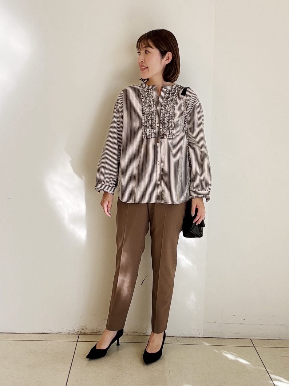 yoshiyaさんの「INDIVI｜【褒められパンツ/ウール混】スティックパンツ」を使ったコーディネート