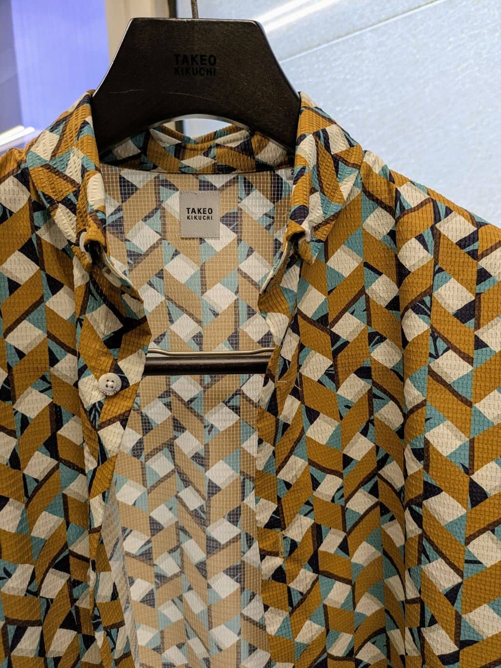 ryoさんの「TAKEO KIKUCHI｜【COOL CITY WEAR】籠目アート柄 サッカーシャツ /通気性」を使ったコーディネート