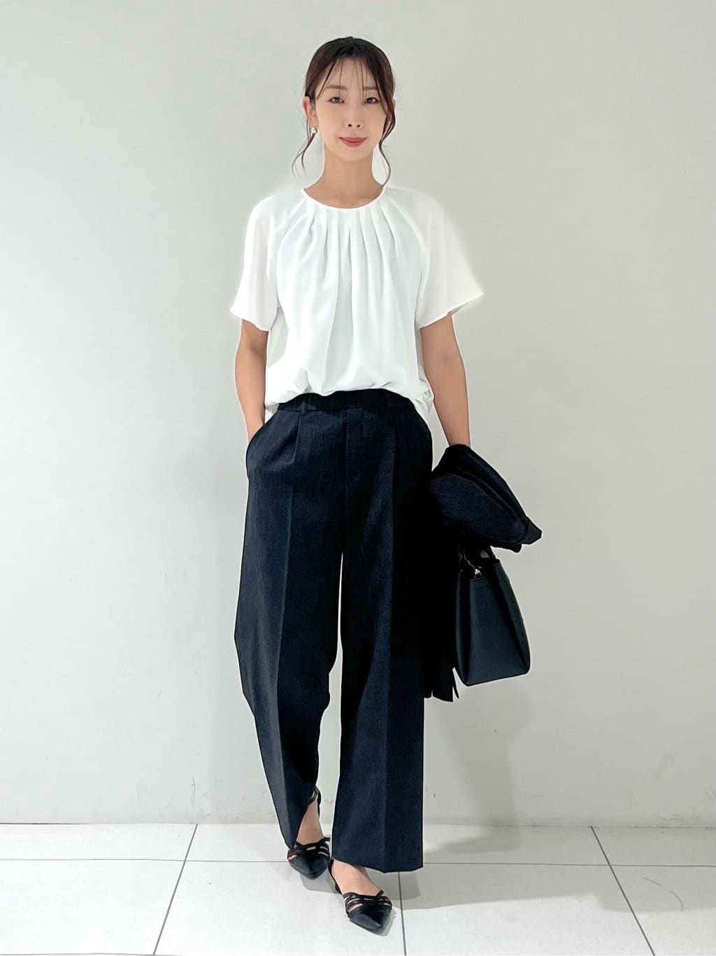 shioriさんの「INDIVI｜【洗える／セットアップ可能】凹凸ストレッチ素材ダブルジャケット」を使ったコーディネート