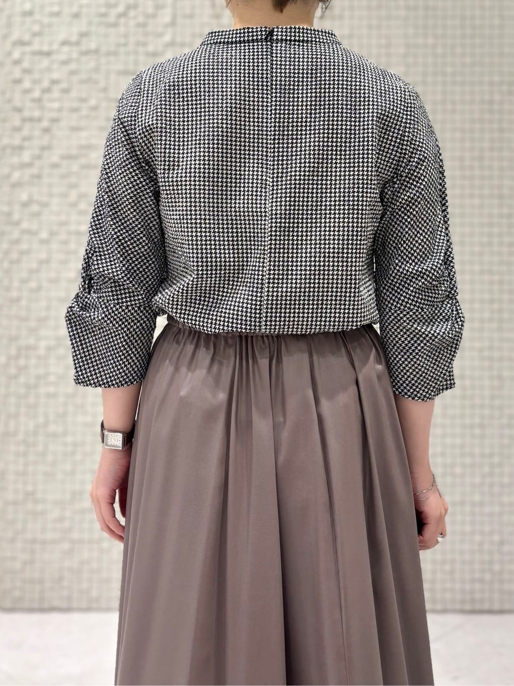 sakuさんの「INDIVI｜レザー調ギャザースカート」を使ったコーディネート