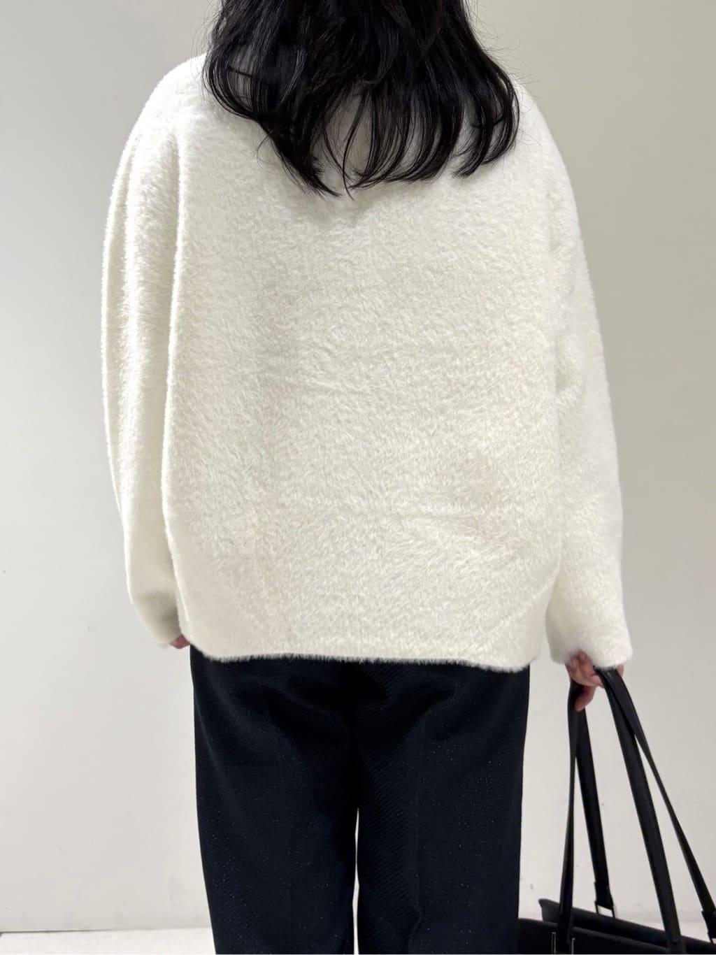 momokoさんの「INDIVI｜スタンドネック シャギーモールニット」を使ったコーディネート