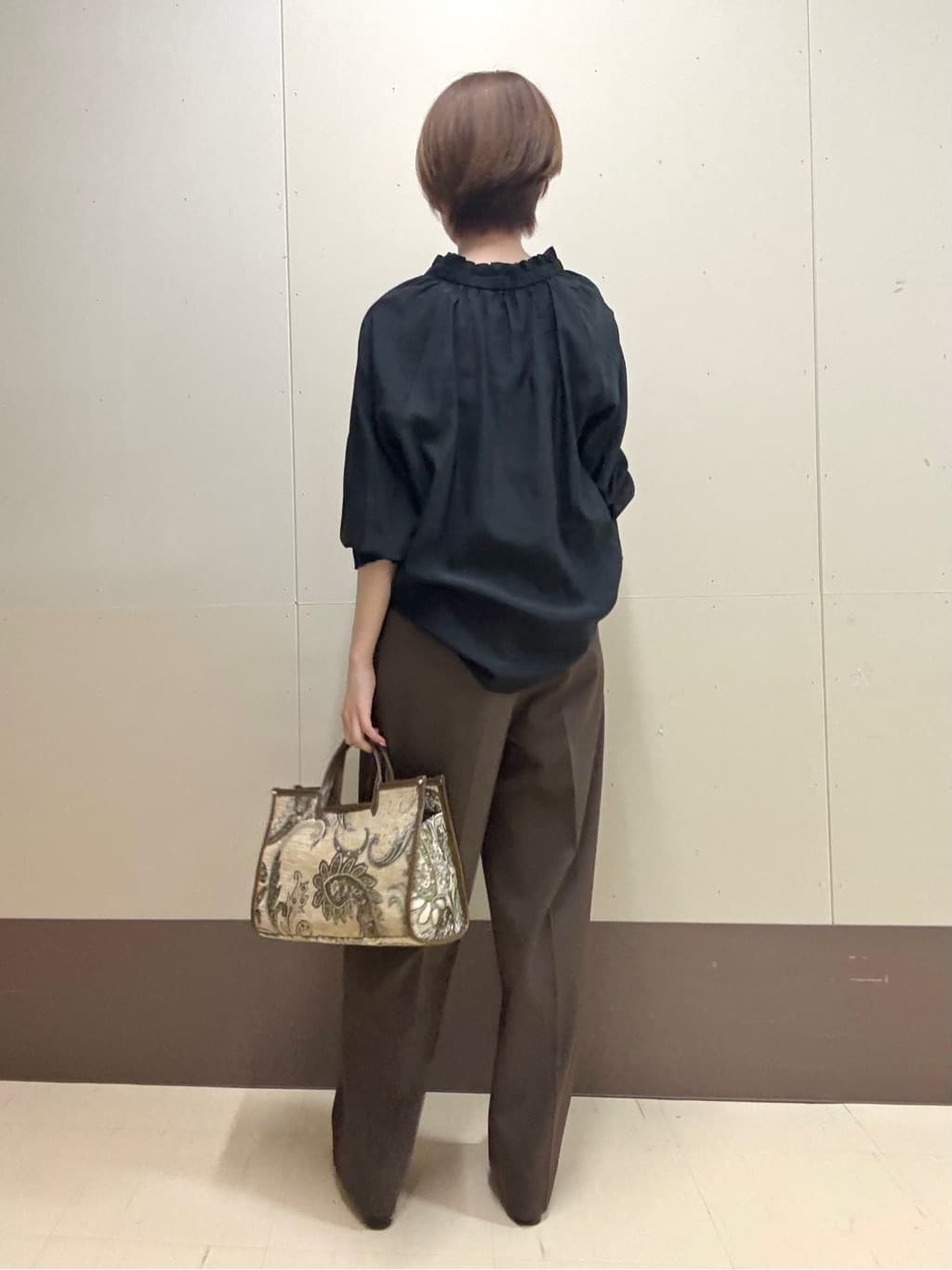 mioさんの「UNTITLED｜【洗える/はっ水/後ろウエストゴム】ストレッチ2タックワイドパンツ」を使ったコーディネート
