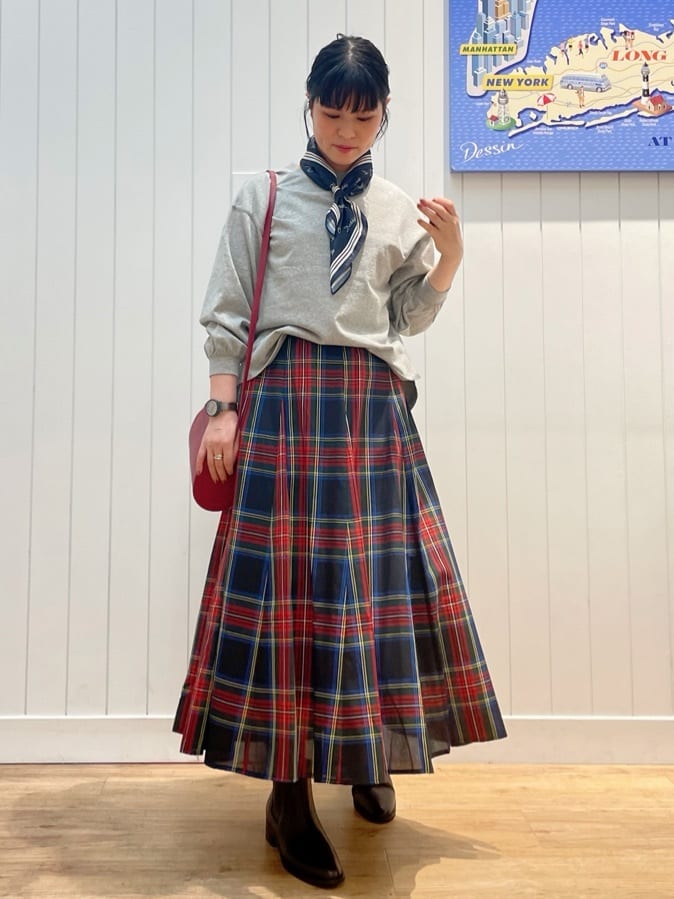 mikaさんの「Dessin｜【360度可愛い・洗える】バックヘンリーカットソー」を使ったコーディネート