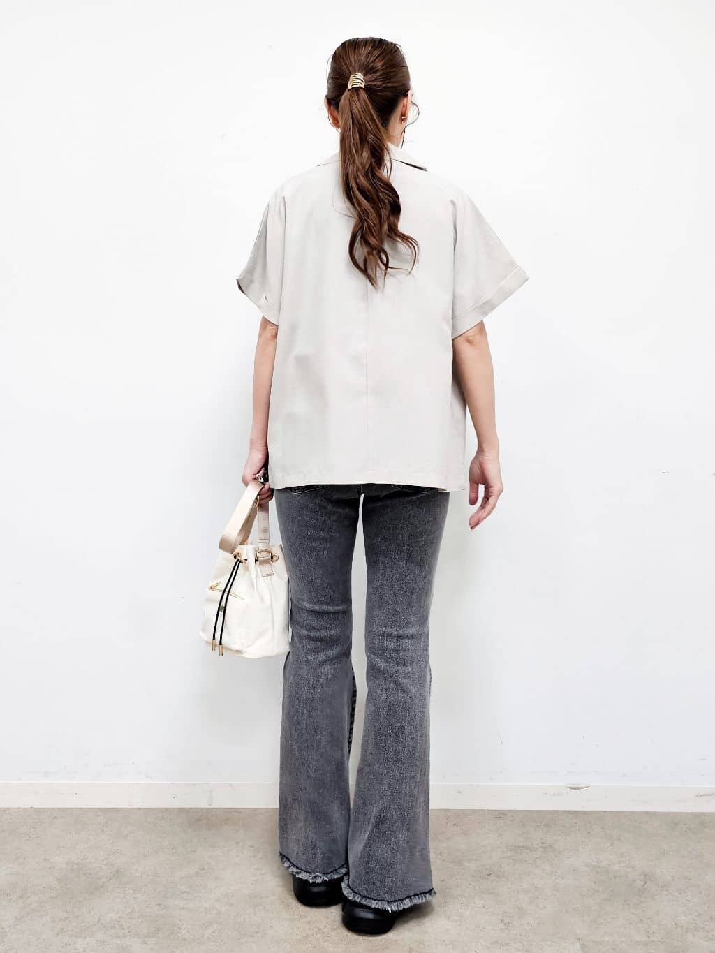 ゆゆさんの「SHOO･LA･RUE｜【S-LL/ひんやり/汗ジミ軽減/UVカット】グラフィックアソートTシャツ」を使ったコーディネート