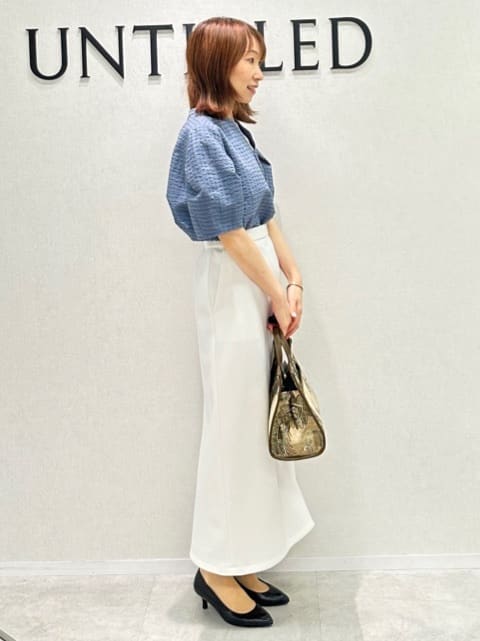 Miwaさんの「UNTITLED｜【吸水速乾/ストレッチ/Vネック】フォルムスリーブ ブラウス」を使ったコーディネート
