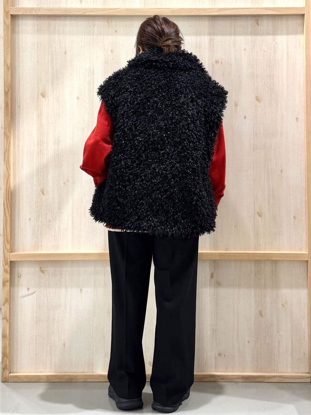 nanaさんの「THE SHOP TK｜プラスするだけでこなれ見え ボアベスト」を使ったコーディネート
