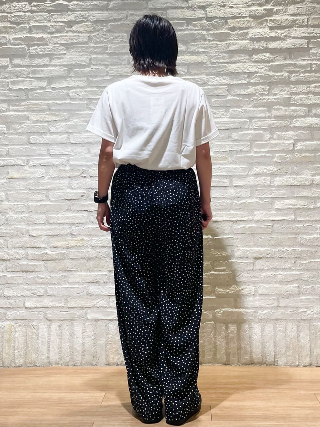 シゲリさんの「OPAQUE.CLIP｜風景イラストプリントTシャツ」を使ったコーディネート