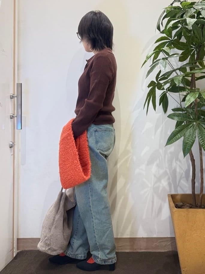 misakiさんの「SHOO･LA･RUE｜【S-LL】程よくゆったりな 柔らかデニムテーパードパンツ」を使ったコーディネート