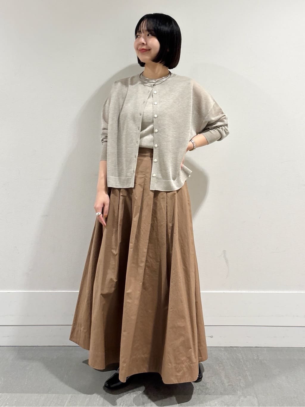 モエカさんの「UNTITLED｜【前後2WAY/アンサンブル可/ゆったり】シアーカーディガン」を使ったコーディネート