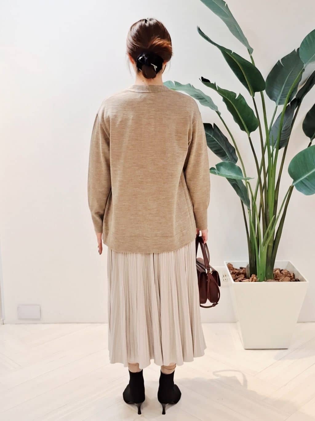 YuKaRiさんの「UNTITLED｜【アンサンブル可/洗える/ボタンなし】シルクウールカシミヤ 着流しカーディガン」を使ったコーディネート