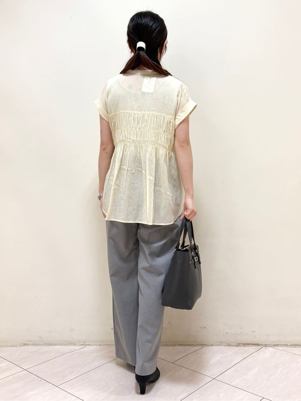 mikiさんの「Reflect｜【二の腕さりげなくカバー】シャーリングブラウス」を使ったコーディネート