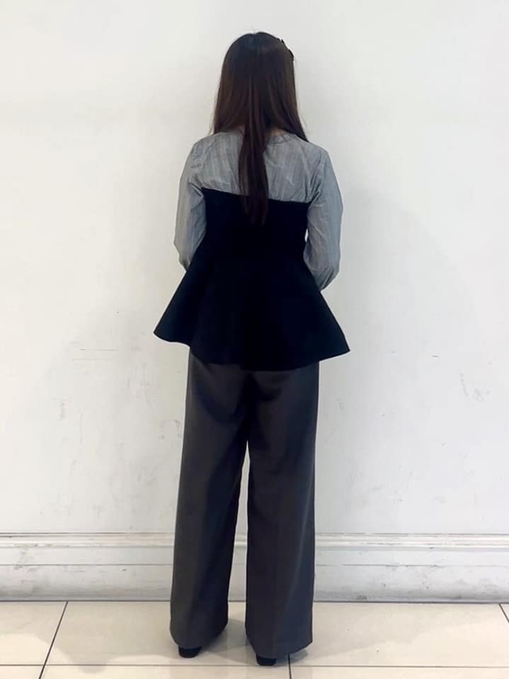 saito.さんの「grove｜一枚でトレンド完成！体型カバーも叶うニットビスチェドッキングブラウス」を使ったコーディネート