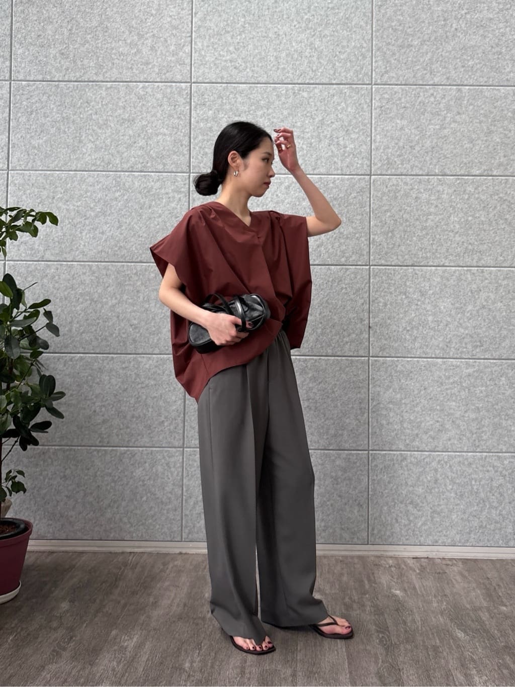 ひなさんの「INDIVI｜スリーブレスタックブラウス」を使ったコーディネート