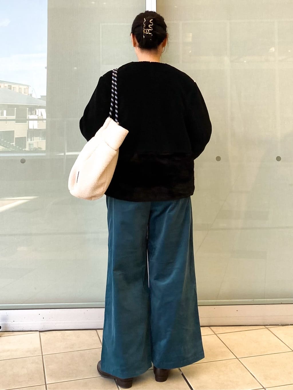 Jeanさんの「OPAQUE.CLIP｜フェイクボア切替ショートコート」を使ったコーディネート