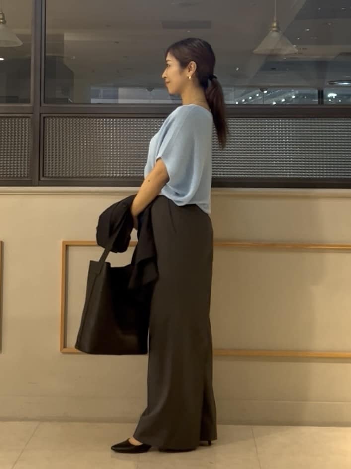 𝑹𝑶𝑴𝑰さんの「INDIVI｜【ウール調素材】ベルトデザインワイドパンツ」を使ったコーディネート