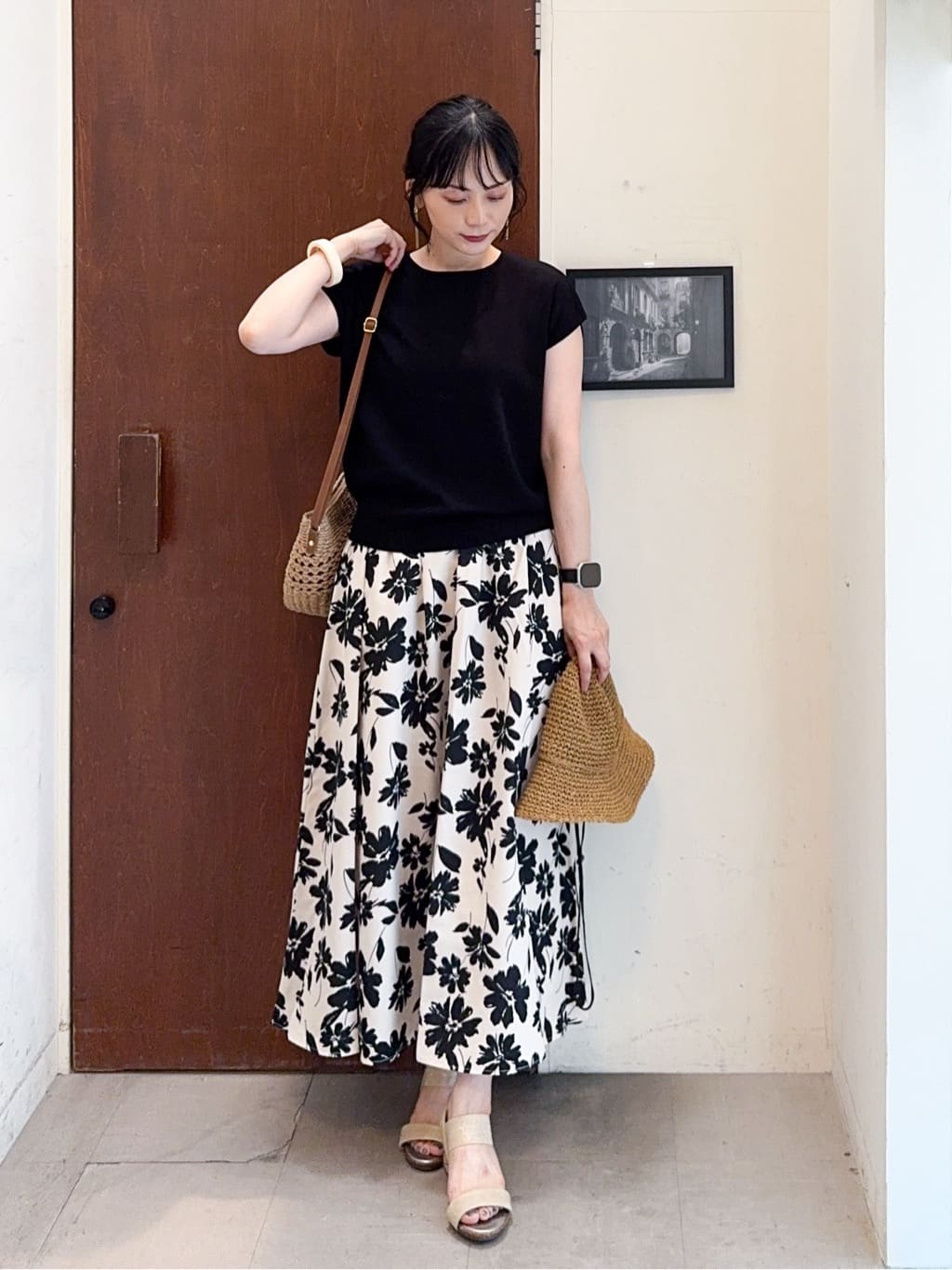 𝐇𝐢𝐫𝐨𝐦𝐢さんの「SHOO･LA･RUE｜【洗える/S-LL/ひんやり】さらりと好印象　総針フレンチスリーブニット」を使ったコーディネート