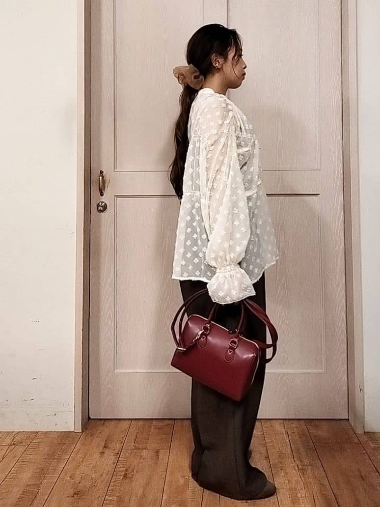 masamiさんの「SHOO･LA･RUE｜華やかにさをプラスする シアードビー シャーリングブラウス」を使ったコーディネート