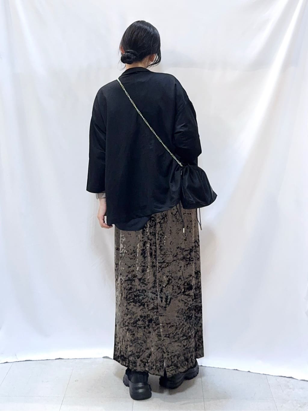 𝐇𝐢𝐫𝐨𝐦𝐢さんの「SHOO･LA･RUE｜【S-LL】インせず決まる 背中タック入り パフ袖トップス」を使ったコーディネート