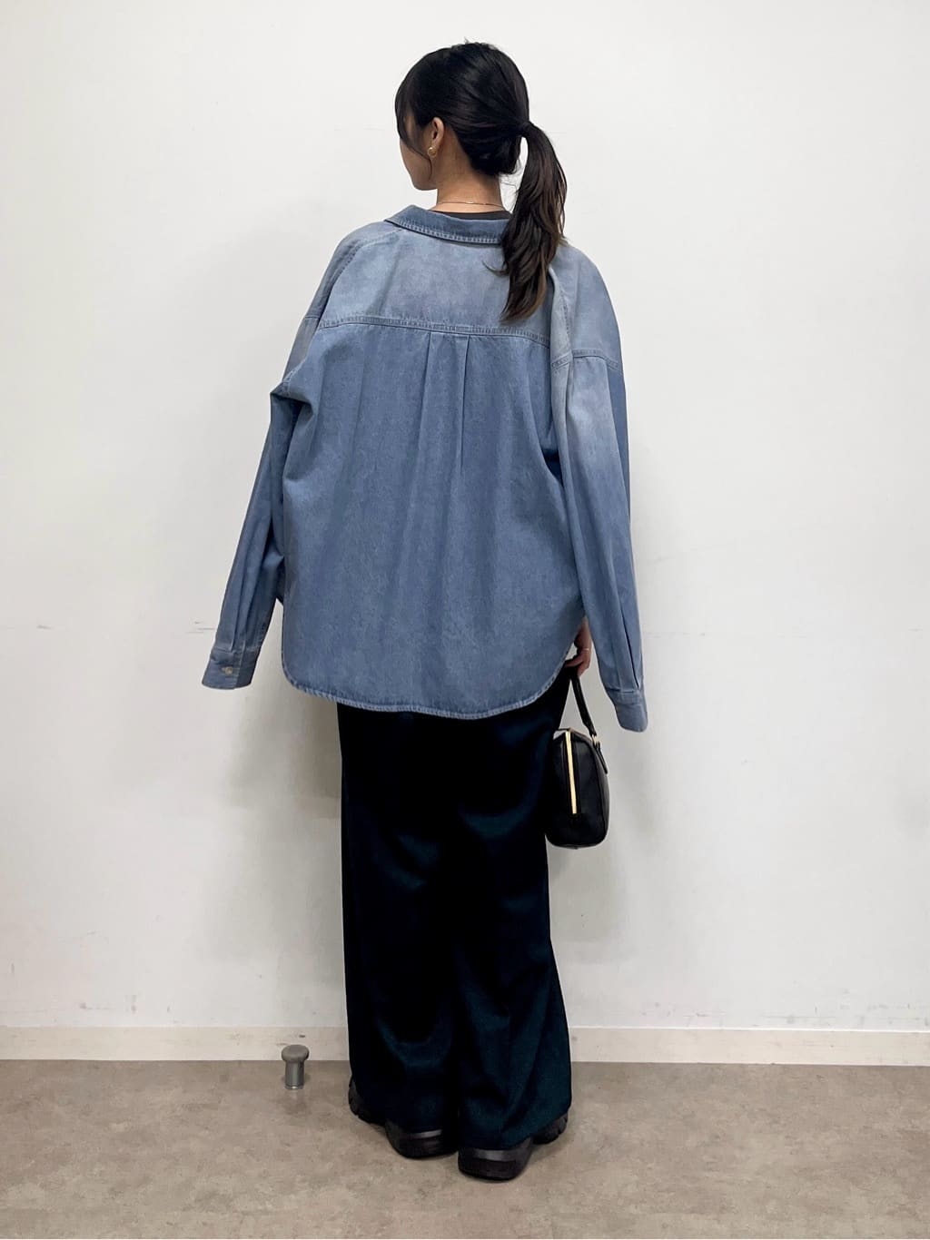 cotaniさんの「SHOO･LA･RUE｜グラフィックアソート ベーシックロンT」を使ったコーディネート