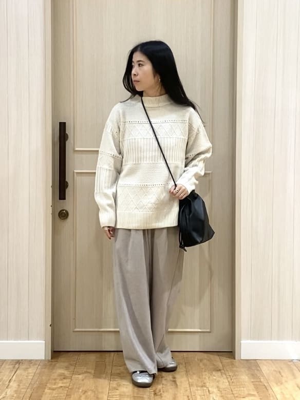 ERIさんの「SHOO･LA･RUE｜【あったか/S-LL】ゆるっとリラクシーに イージーワイドパンツ」を使ったコーディネート