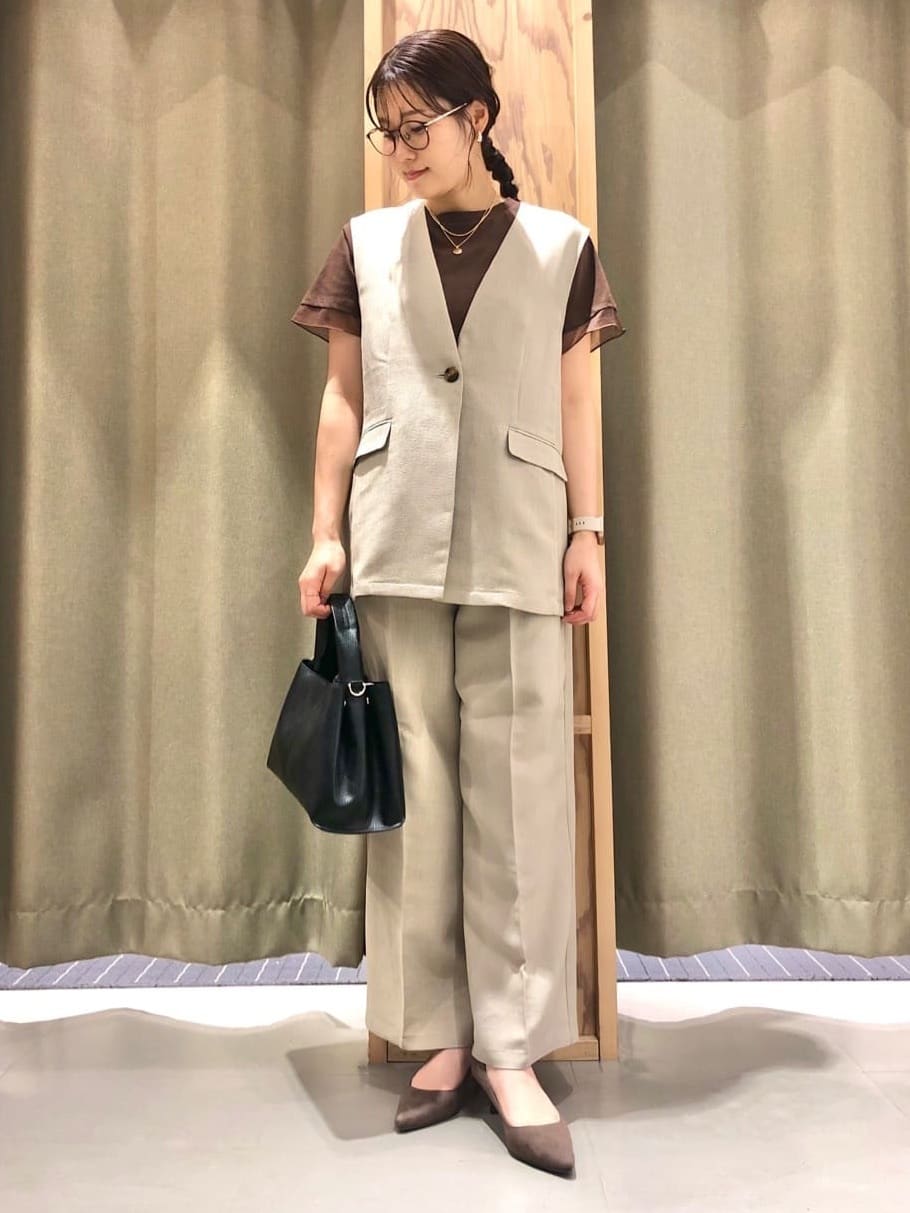 ころさんの「THE SHOP TK｜【スッキリ決まる】パナマメッシュジレ/洗える/セットアップ可」を使ったコーディネート