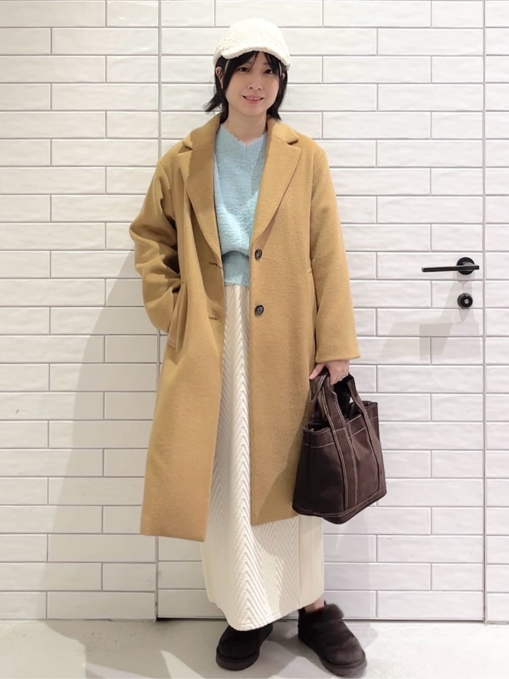しおりさんの「OPAQUE.CLIP｜カシミヤブレンドウールチェスターコート」を使ったコーディネート