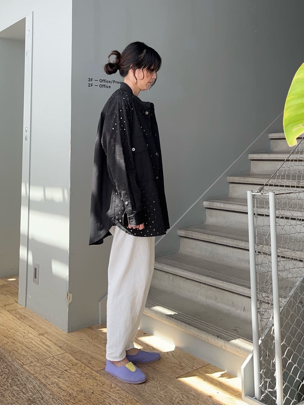神野（jinno）さんの「TAKEO KIKUCHI｜ツイルオパールオーバーシャツ」を使ったコーディネート