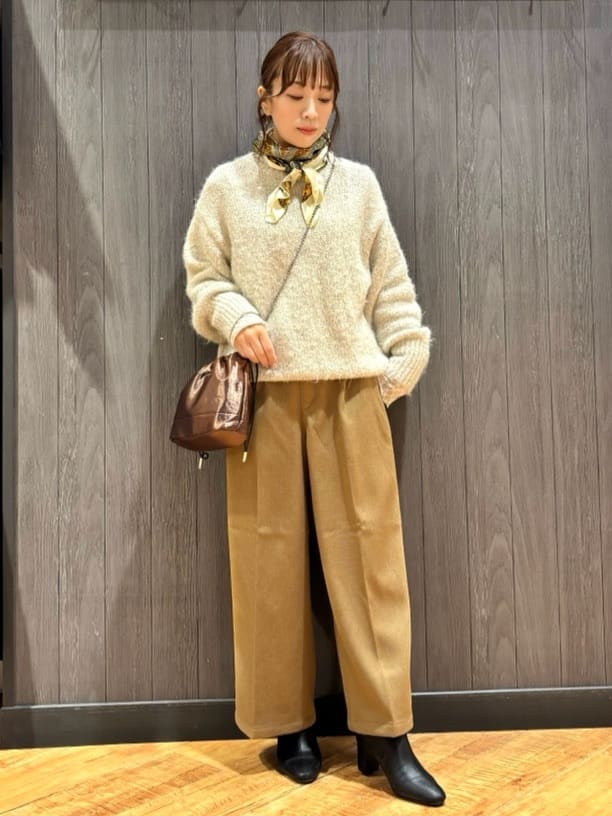 meiさんの「SHOO･LA･RUE｜【洗濯機可/S-LL】上品にキラリと華やぐ スパンコールニット」を使ったコーディネート