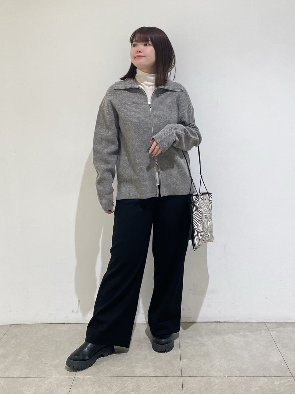 emikaさんの「INDIVI｜【洗える】カラーネップ ダブルジップカーディガン」を使ったコーディネート