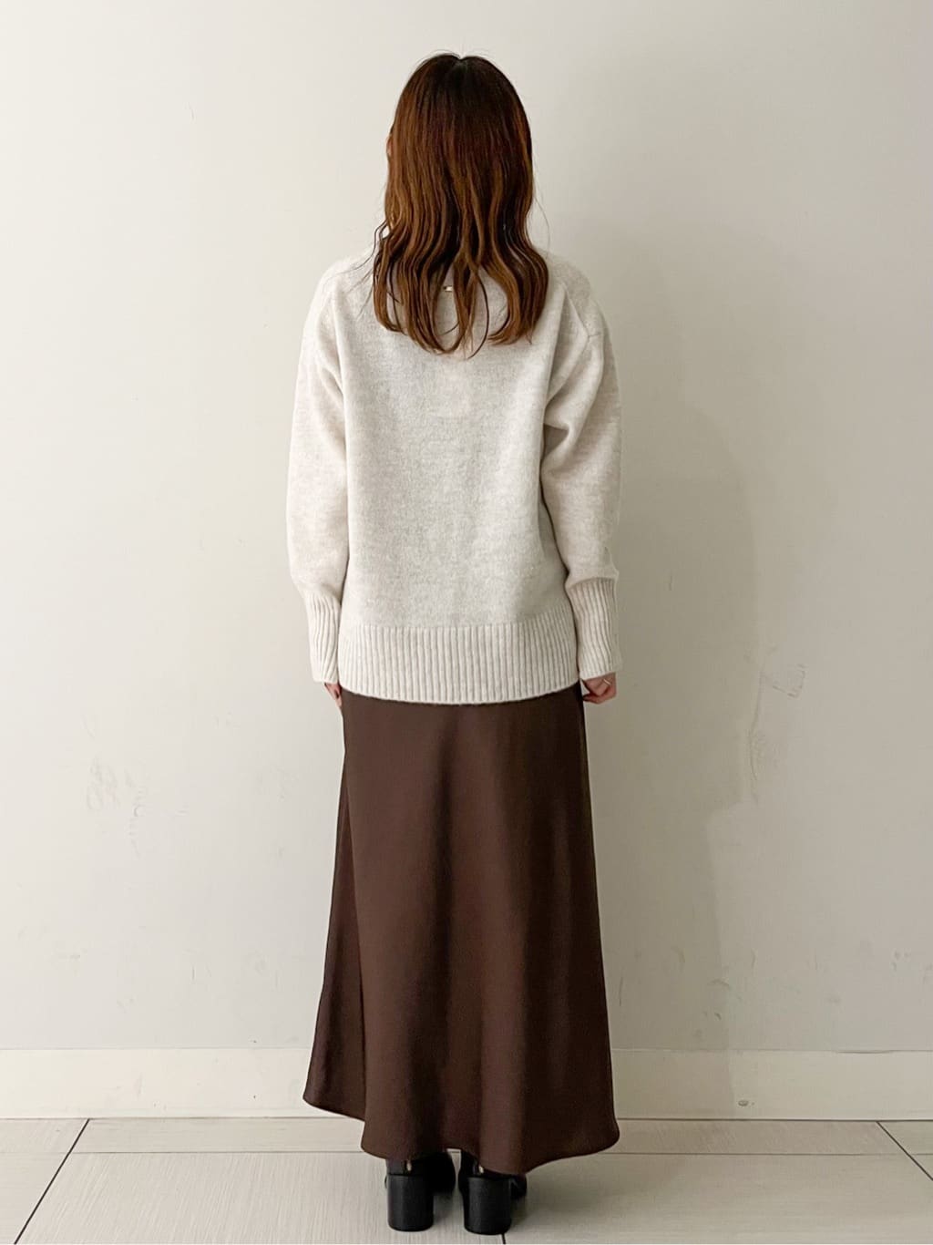 じゅんさんの「DRESSTERIOR｜アルパカブレンドVネックニット」を使ったコーディネート