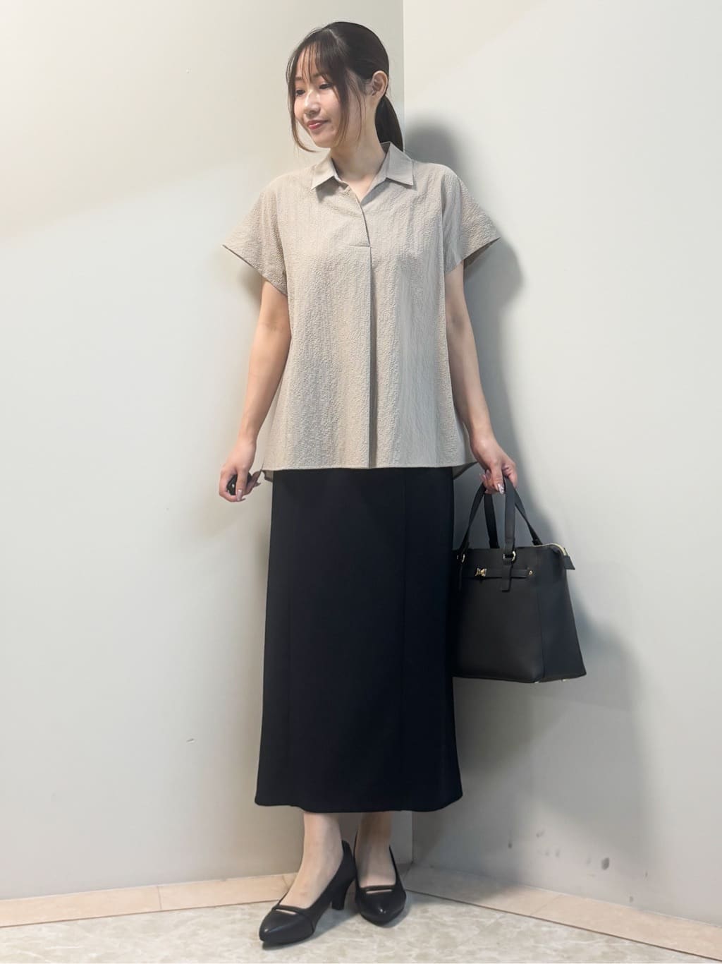 Sawaさんの「Reflect｜【二の腕さりげなくカバー】シャツ衿オフボディブラウス」を使ったコーディネート