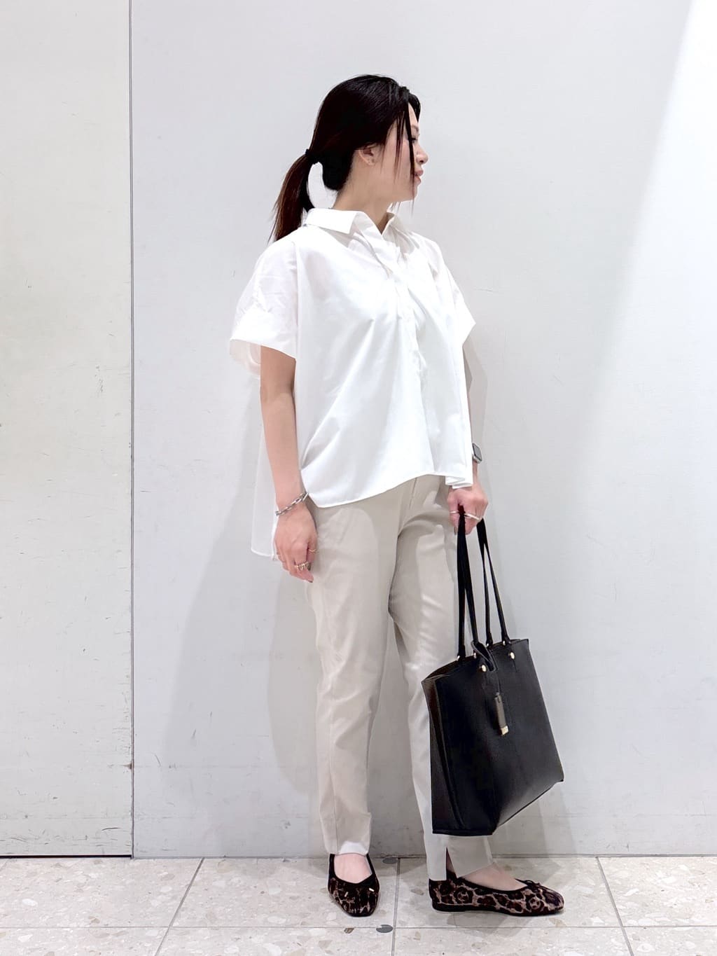 mameさんの「OPAQUE.CLIP｜《andGIRL掲載》リラクシーシャツ【洗濯機洗い可】」を使ったコーディネート